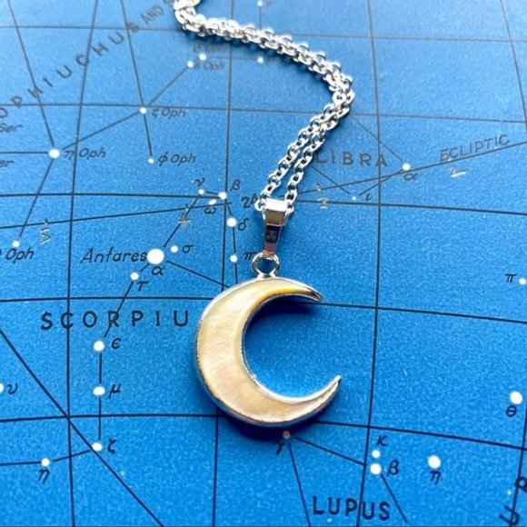 *NWT* Estrella & Luna - Silver Carved Shell Boho Moon Necklace - Picture 4 of 7
